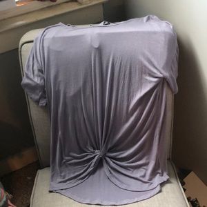 T-shirt with knot in front